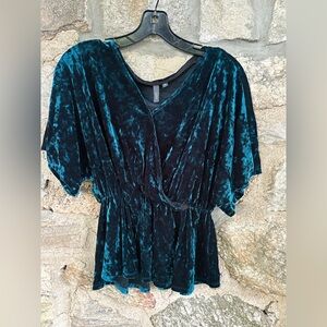 L.O.V. by Westside Velvet Texture Top - EUC